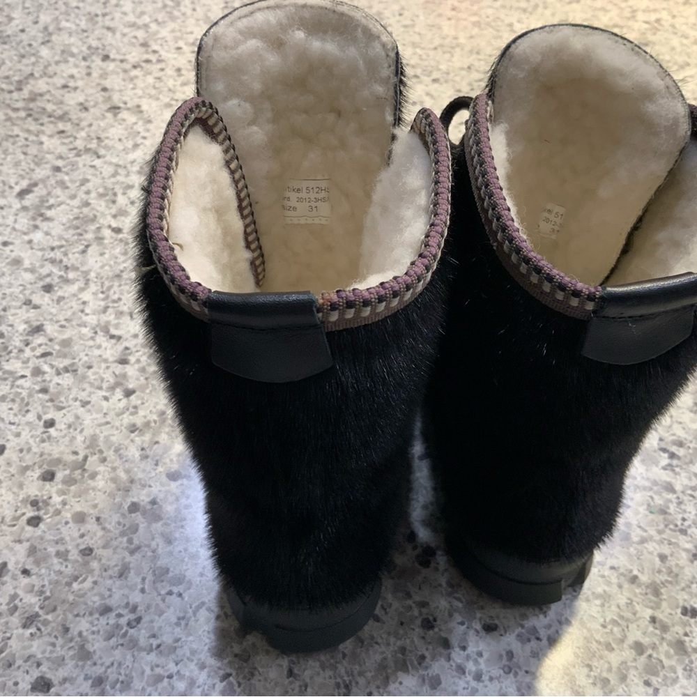 NWOT SEAL SKIN Cozy Black Fur-Lined Kids with extra pair of inserts - Picture 3 of 5